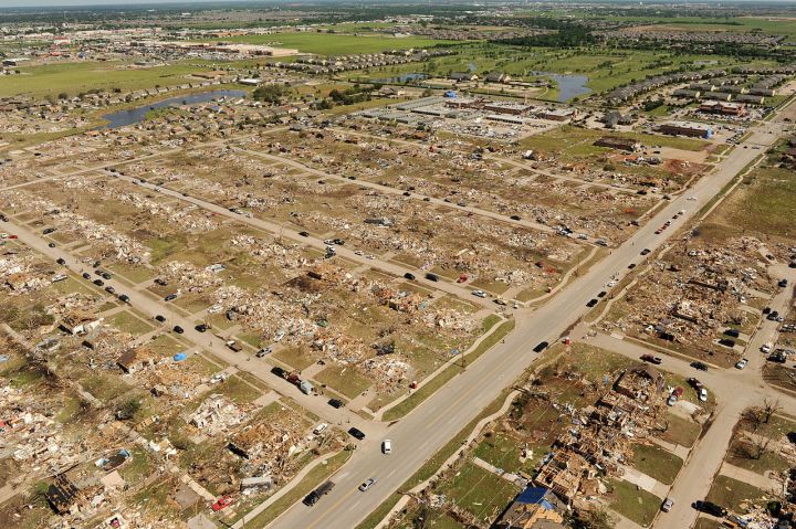 1280px-fema_aerial_view_of_may_20_2013_moore_oklahoma_tornado_damage